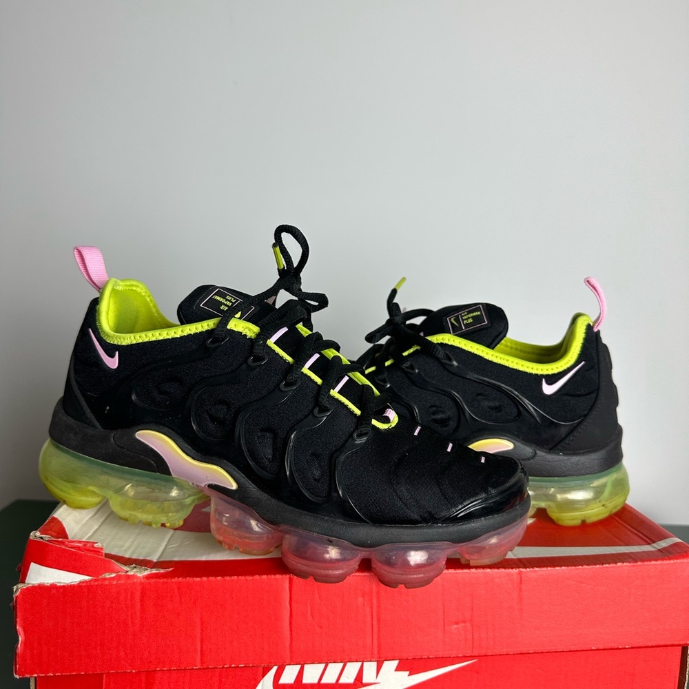 Nike Air VaporMax Plus Black Pink Rise Cyber Sneakers Womens 7.5